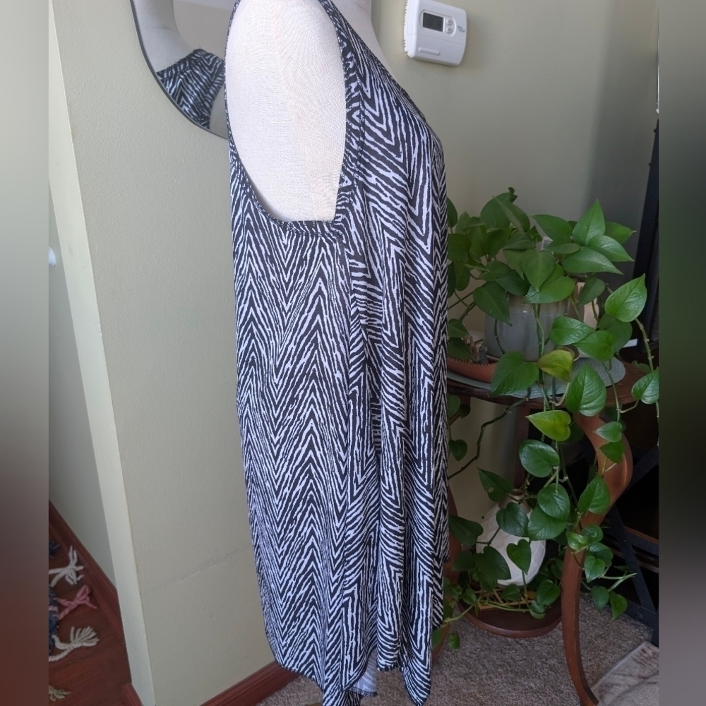 Isabella Rodriguez Women's Size 2x Black & White Zebra Tunic Tank Dress - Picture 3 of 8